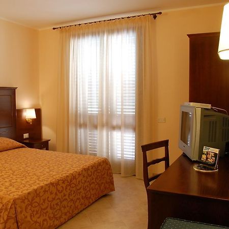 Hotel Villa Mokarta Salemi Oda fotoğraf