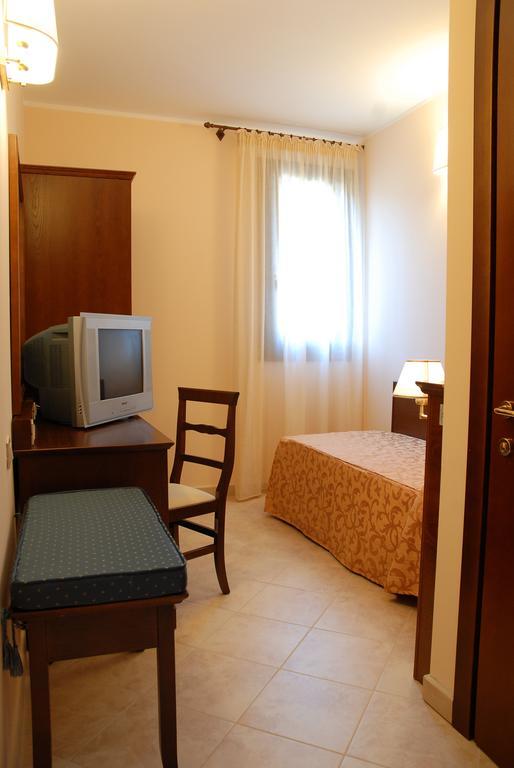Hotel Villa Mokarta Salemi Oda fotoğraf